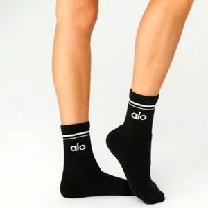 ALO Yoga Black Crew Socks medium